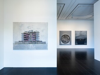 Edi Hila (*1944), Ausstellungsansicht EDI HILA | THEA DJORDJADZE, Hamburger Kunsthalle, Hamburg, 2025, Foto: Fred Dott