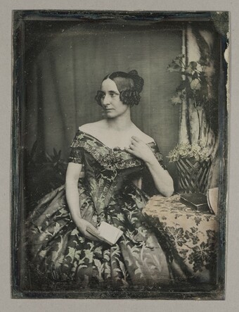 Carl Ferdinand Stelzner (1805–1894) Die Miniaturmalerin Caroline Stelzner (1808–1875), 1843 Daguerreotypie, 10,8 x 8,1 cm Museum für Kunst und Gewerbe © Museum für Kunst und Gewerbe