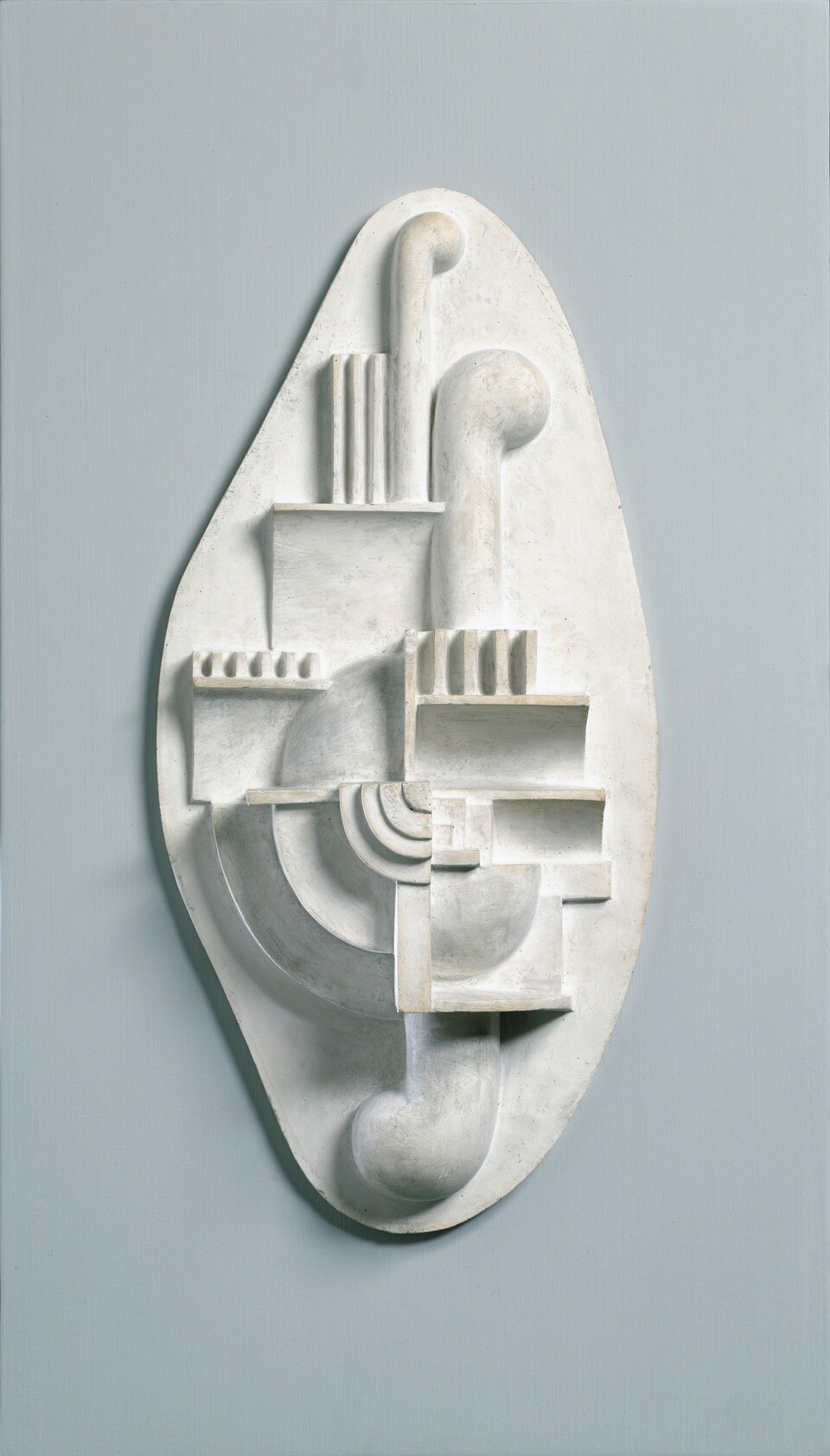 Oskar Schlemmer (1888 - 1943) Ornamentale Plastik auf ovaler Rückplatte, 1919, Hamburger Kunsthalle / bpk Foto: Elke Walford