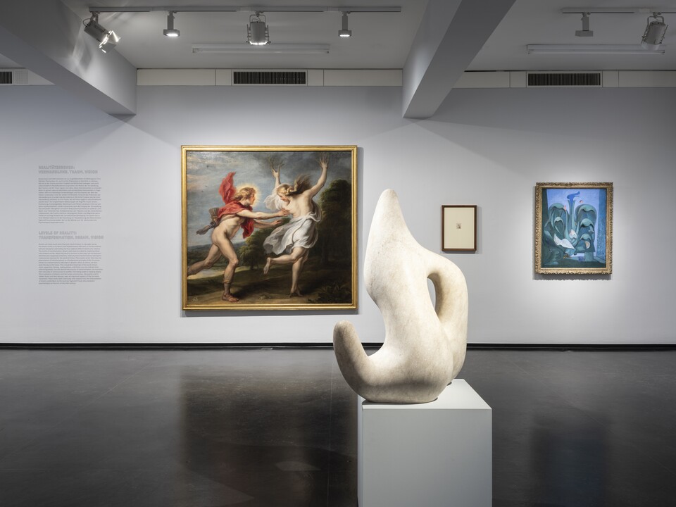 Installationsansicht der Ausstellung ILLUSION. Traum – Identität – Wirklichkeit, Hamburger Kunsthalle, 6. Dezember 2024 bis 6. April 2025,  Arp Installationsansicht der Ausstellung ILLUSION. Traum – Identität – Wirklichkeit, Hamburger Kunsthalle, 6. Dezember 2024 bis 6. April 2025,  Arp