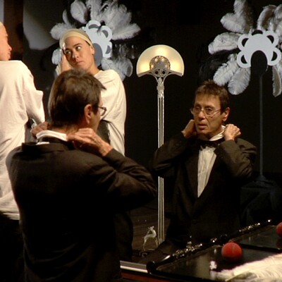 Pauline Boudry / Renate Lorenz, Salomania, 2009, Collection Centre Pompidou, Paris Musée national d’art moderne - Centre de création industrielle, Inventarnummer: AM 2023-832 © Pauline Boudry / Renate Lorenz, Bildnachweis: Centre Pompidou, MNA